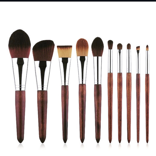 The wooden brown brush full set